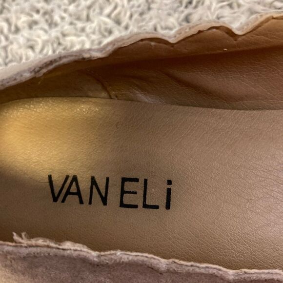 VAN ELi 9 Suede Scalloped Kitten Heel Shoes - Picture 5 of 12